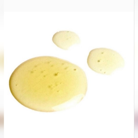 Truly Pineapple Glow Brightening Body Serum - Picture 2 of 6